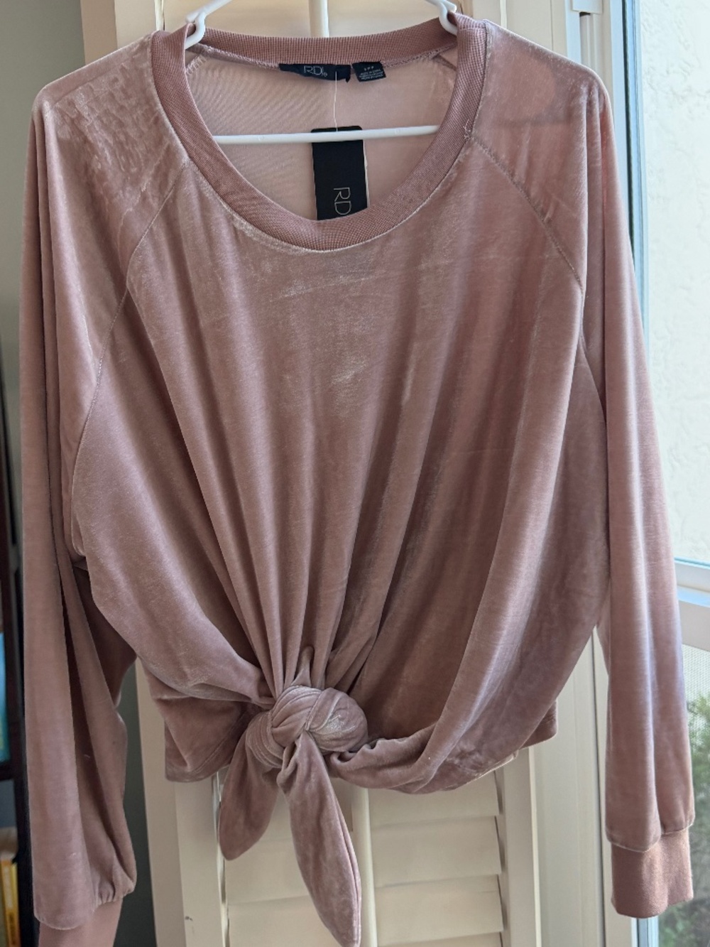 RDI Blush Velour pullover with front tie NWT small
